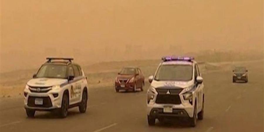غلق طريق مطروح سيوة في الاتجاهين بسبب الرياح المحملة بالأتربة وانخفاض الرؤية - النيل نيوز
