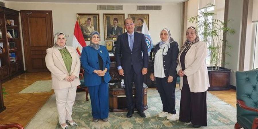 نقيب التمريض تبحث مع وزير المالية زيادة بدل النوبتجية وتمويل درجات الحاصلين على الماجستير والدكتوراه - النيل نيوز