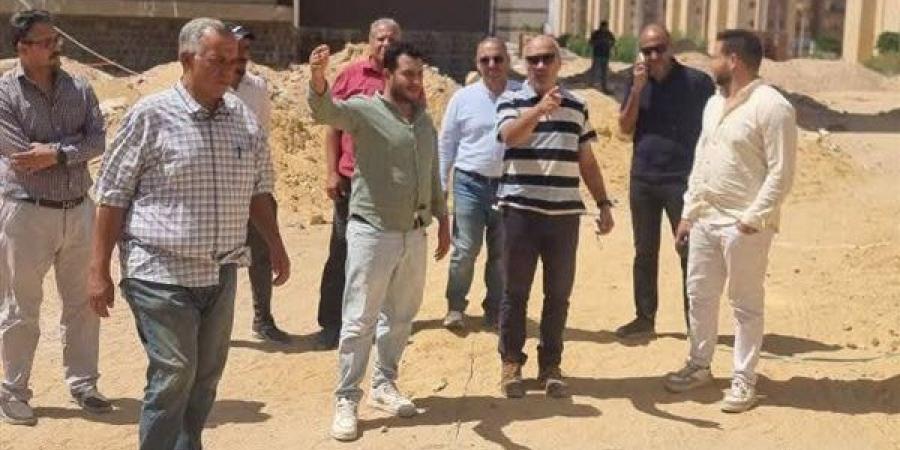 مساعد نائب رئيس "المجتمعات العمرانية" يتفقد مشروعات الإسكان بمدينة الشروق - النيل نيوز